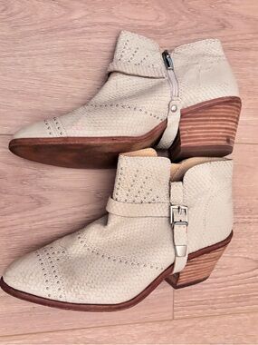 Vince Camuto Cream Textured Leather Pointed Ankle Booties with Buckle
